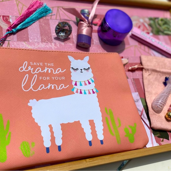 When A Woman Smokes Travel Kit 💨 - Picture 1 of 10